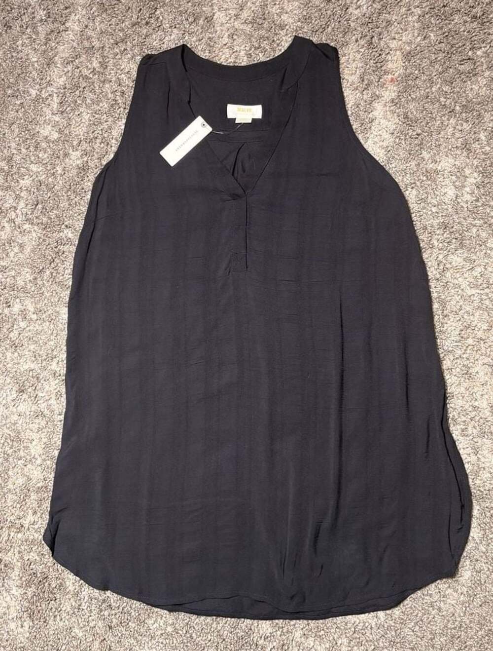 Maeve Women's Black Sleeveless V-Neck Textured Tank Top